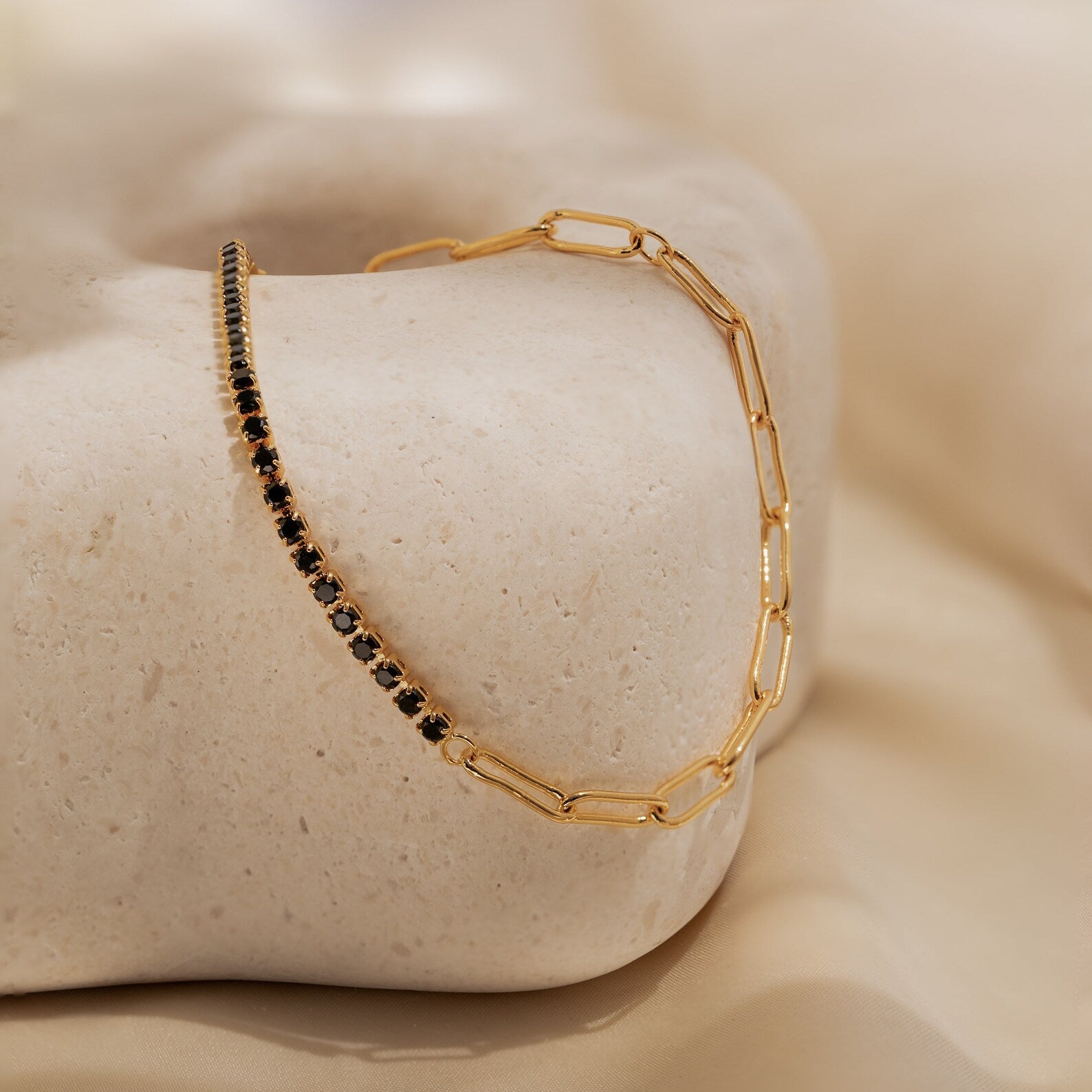 Black Diamond Tennis Bracelet: A Bold Statement of Elegance 18K Gold